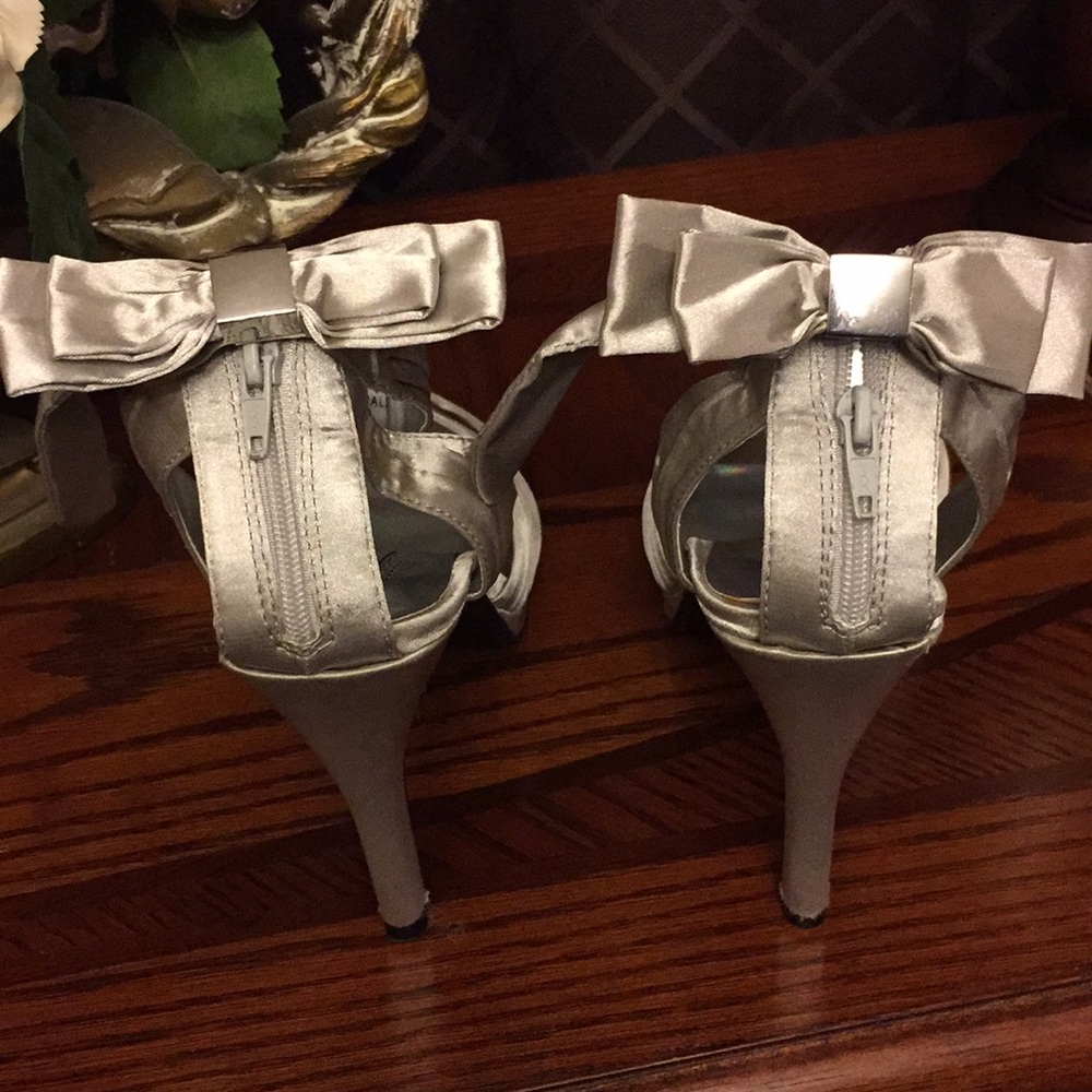 👠's - Picture 3 of 8